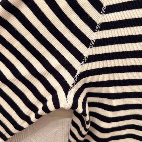 ✨ 2/$30 ✨ Navy & White Striped Tommy Hilfiger Top with Ruffle trim in size L - Picture 5 of 8